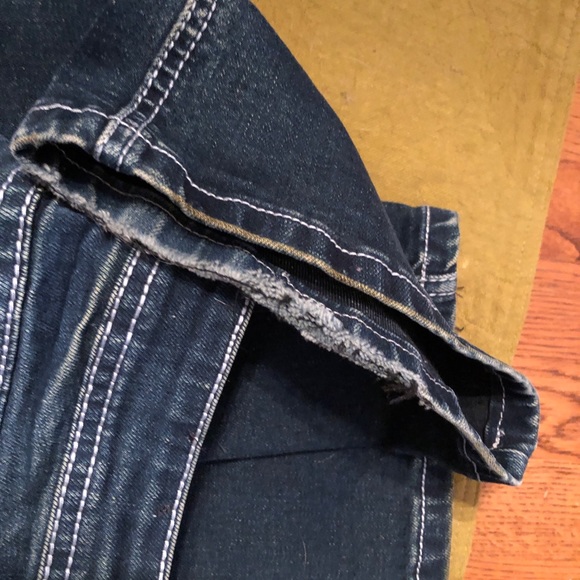 Red Label Lindon - Picture 4 of 6